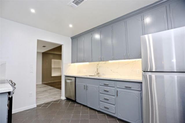 2824 Briarhurst Drive 16, Houston, TX 77057