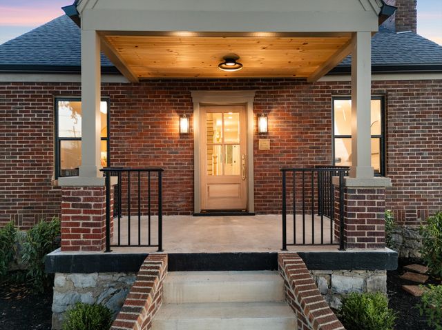 1012 Hart Ln, Nashville, TN 37216