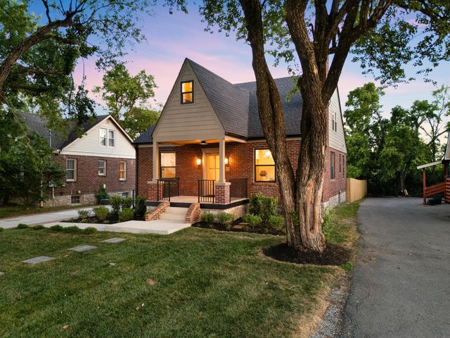 1012 Hart Ln, Nashville, TN 37216