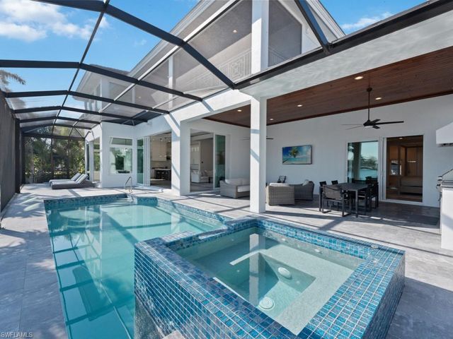 1285 Martinique CT, Marco Island, FL 34145