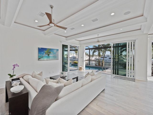 1285 Martinique CT, Marco Island, FL 34145