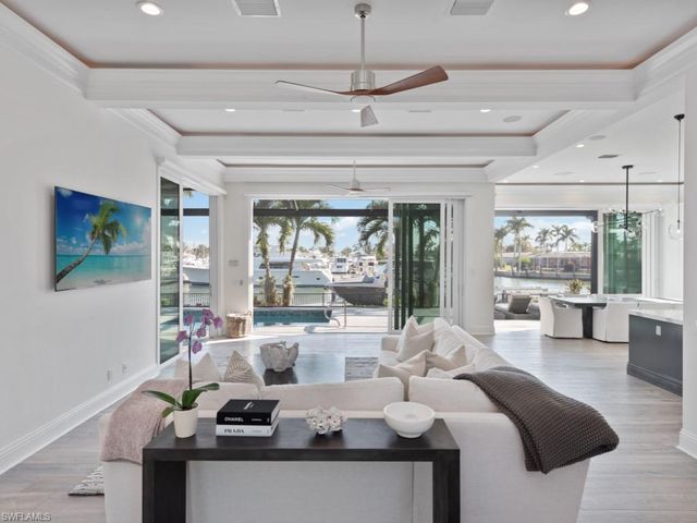 1285 Martinique CT, Marco Island, FL 34145