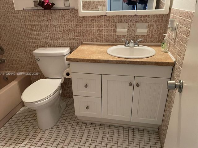 20120 NE 2nd Ave W28, Miami Gardens, FL 33179