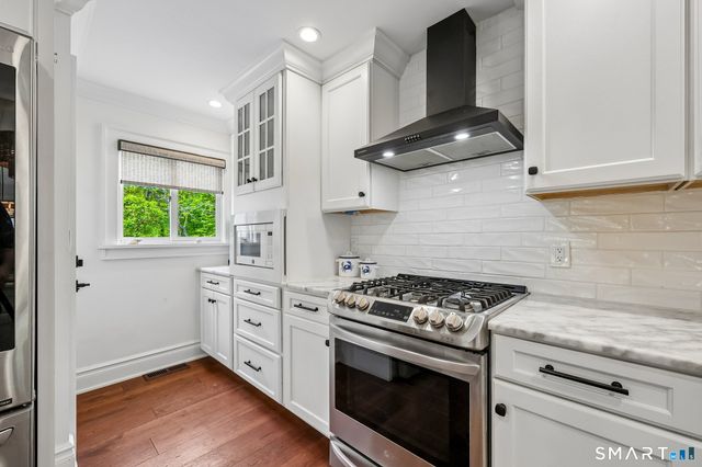 15 Lake Shore Drive, East Lyme, CT 06333