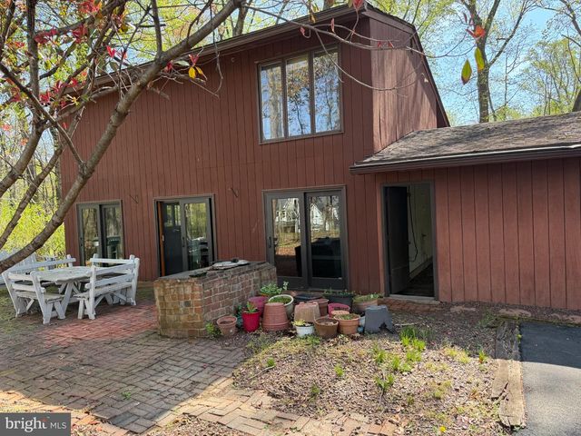 11627 PINE TREE DR, Fairfax, VA 22033