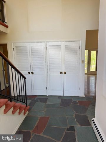 11627 PINE TREE DR, Fairfax, VA 22033