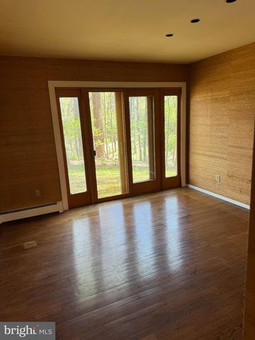 11627 PINE TREE DR, Fairfax, VA 22033