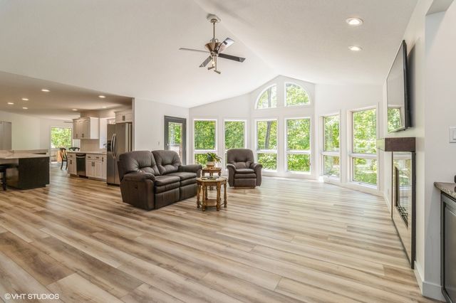518 SW Nottingham Road, Ankeny, IA 50023