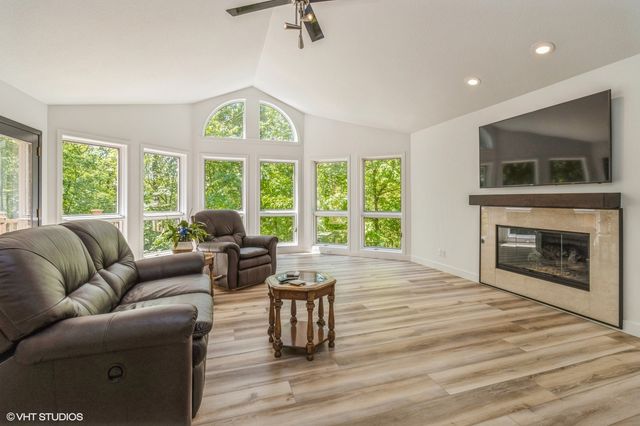 518 SW Nottingham Road, Ankeny, IA 50023