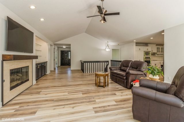 518 SW Nottingham Road, Ankeny, IA 50023