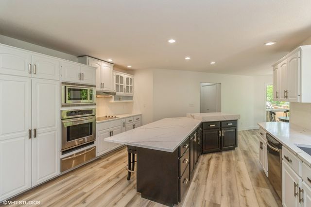 518 SW Nottingham Road, Ankeny, IA 50023