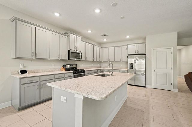 8044 SEQUESTER LOOP, Land O Lakes, FL 34637