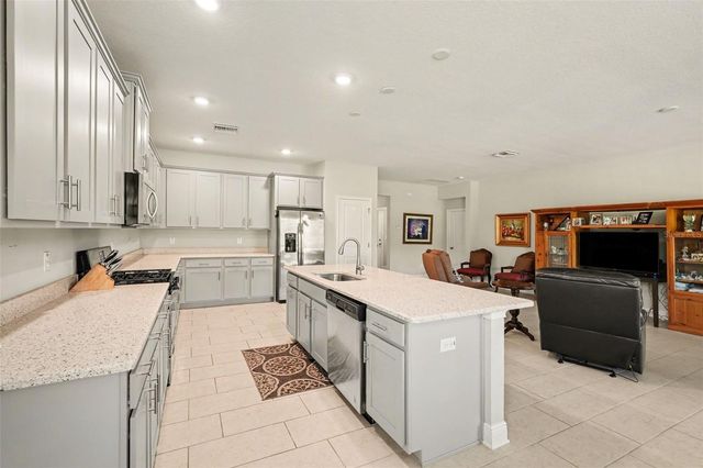 8044 SEQUESTER LOOP, Land O Lakes, FL 34637