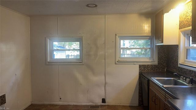 1531 Longwood DR, Norfolk, VA 23508