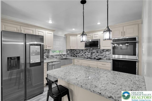 2727 Queen, Palmer Twp, PA 18045