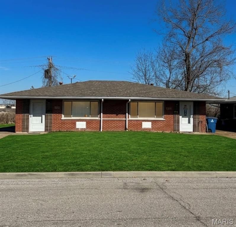 9743 Treadway Lane, St Louis, MO 63134