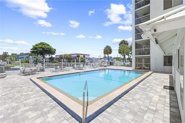 104 Paradise Harbour Blvd 114, North Palm Beach, FL 33408