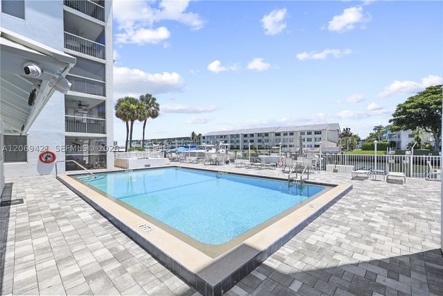 104 Paradise Harbour Blvd 114, North Palm Beach, FL 33408