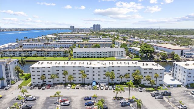 104 Paradise Harbour Blvd 114, North Palm Beach, FL 33408