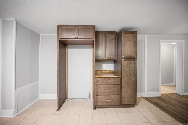 1100 W Mcrae Avenue, Searcy, AR 72143