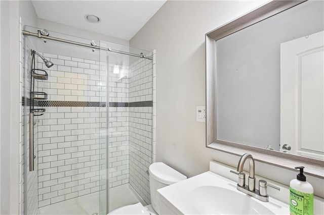 1400 E 28 Street, Kansas City, MO 64109