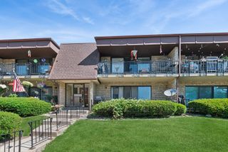 9111 S Roberts Road 7C, Hickory Hills, IL 60457
