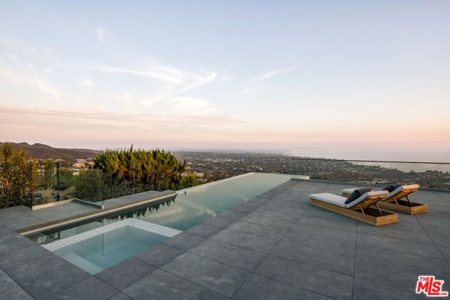 16680 Charmel Lane, Pacific Palisades (los Angeles), CA 90272