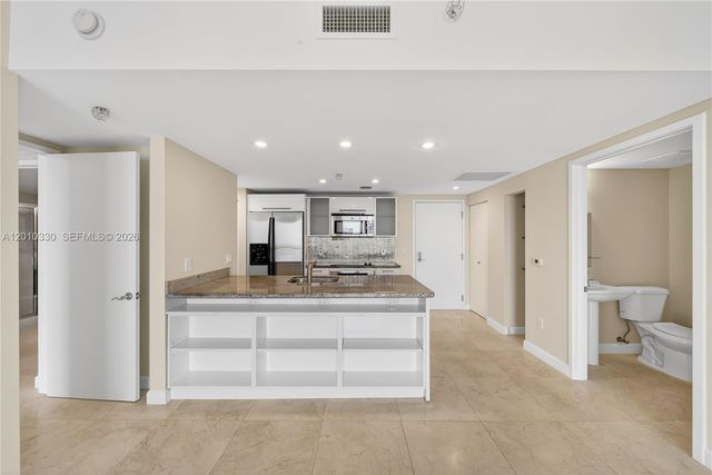 185 SW 7th St 4209, Miami, FL 33130