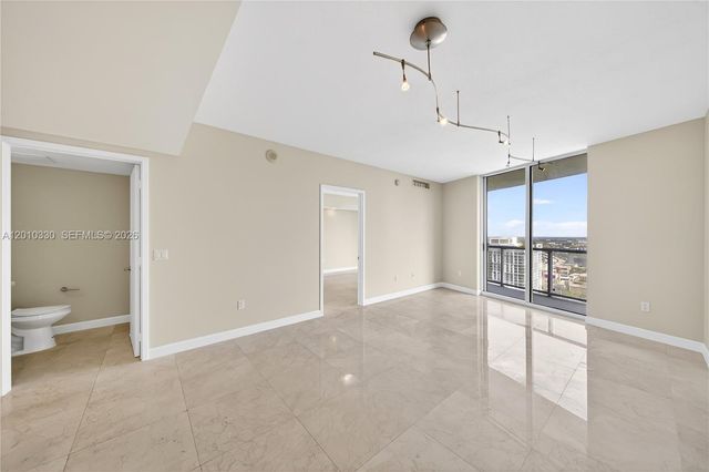 185 SW 7th St 4209, Miami, FL 33130