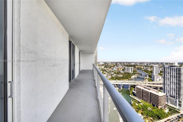 185 SW 7th St 4209, Miami, FL 33130