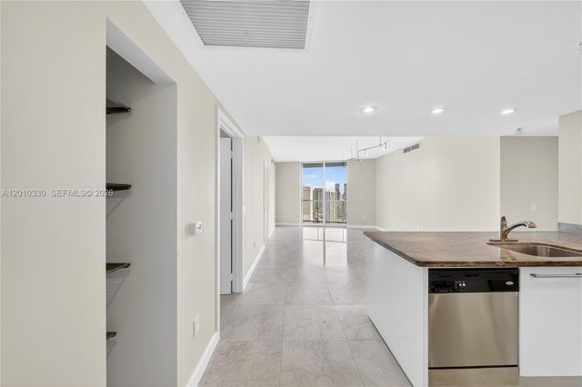 185 SW 7th St 4209, Miami, FL 33130