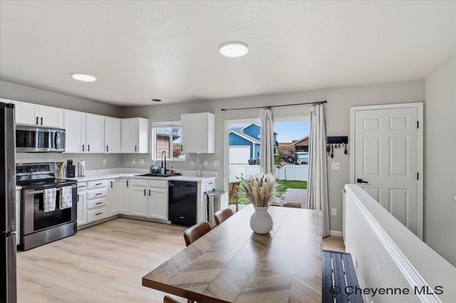 5404 LIZ RANCH RD, Cheyenne, WY 82007