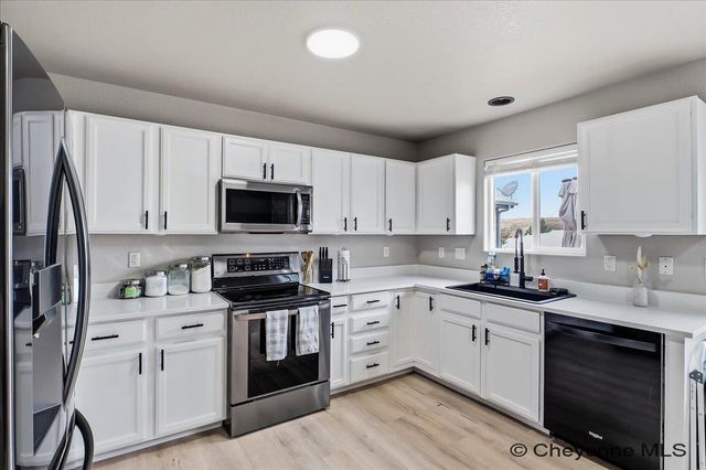 5404 LIZ RANCH RD, Cheyenne, WY 82007