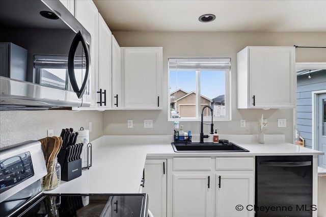 5404 LIZ RANCH RD, Cheyenne, WY 82007