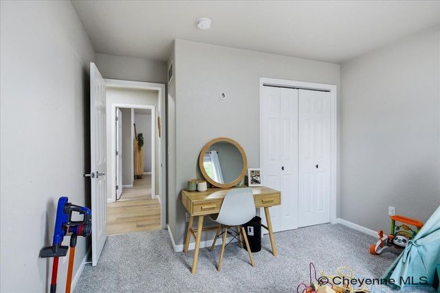 5404 LIZ RANCH RD, Cheyenne, WY 82007