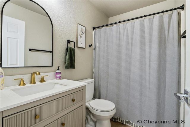 5404 LIZ RANCH RD, Cheyenne, WY 82007