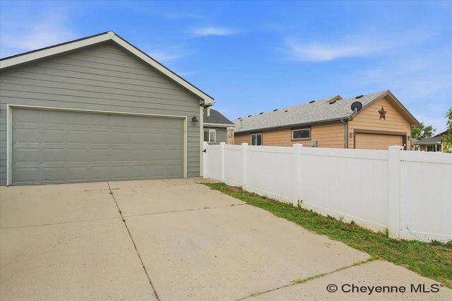 5404 LIZ RANCH RD, Cheyenne, WY 82007