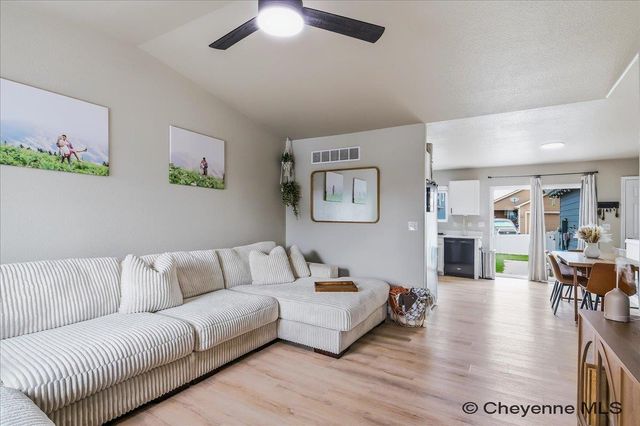 5404 LIZ RANCH RD, Cheyenne, WY 82007
