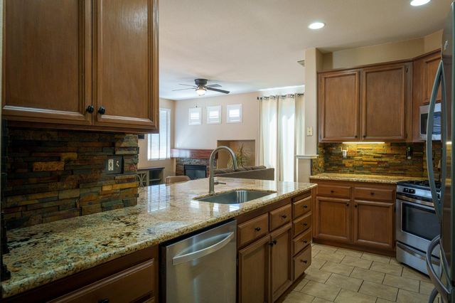 2948 Red Clover Way, Lincoln, CA 95648