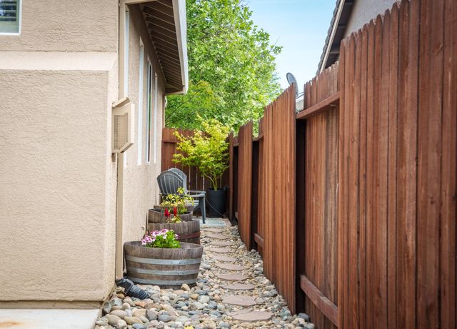 2948 Red Clover Way, Lincoln, CA 95648