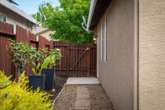 2948 Red Clover Way, Lincoln, CA 95648