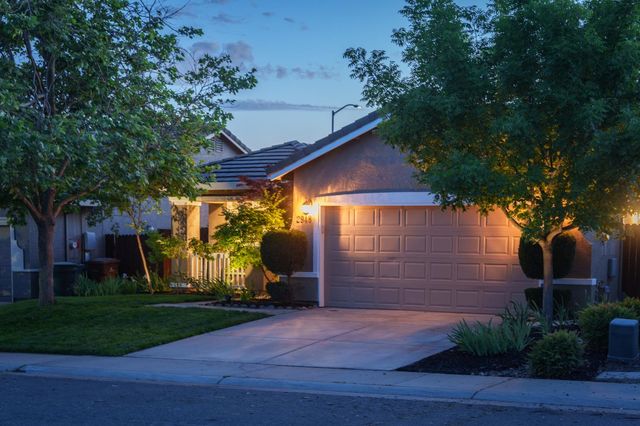 2948 Red Clover Way, Lincoln, CA 95648