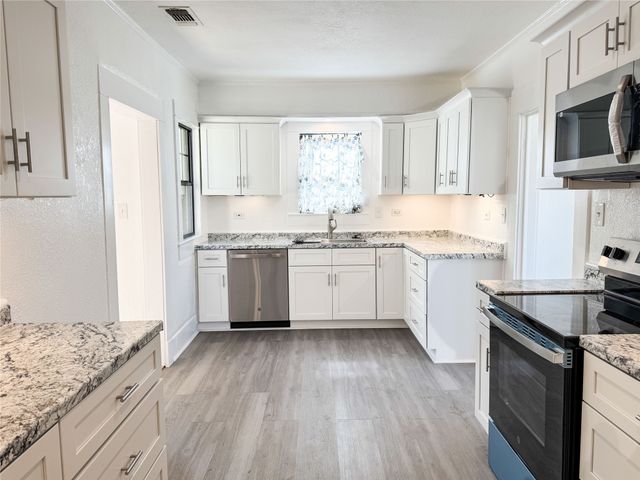 904 W 7th Street, Cisco, TX 76437