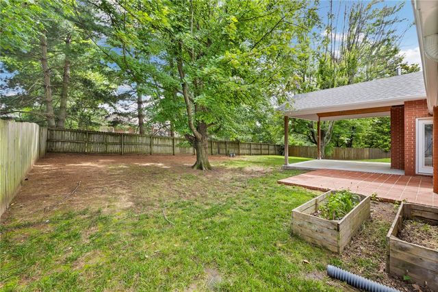 2751 Meandering Way, Fayetteville, AR 72701