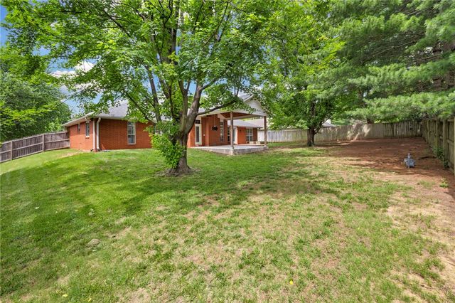 2751 Meandering Way, Fayetteville, AR 72701
