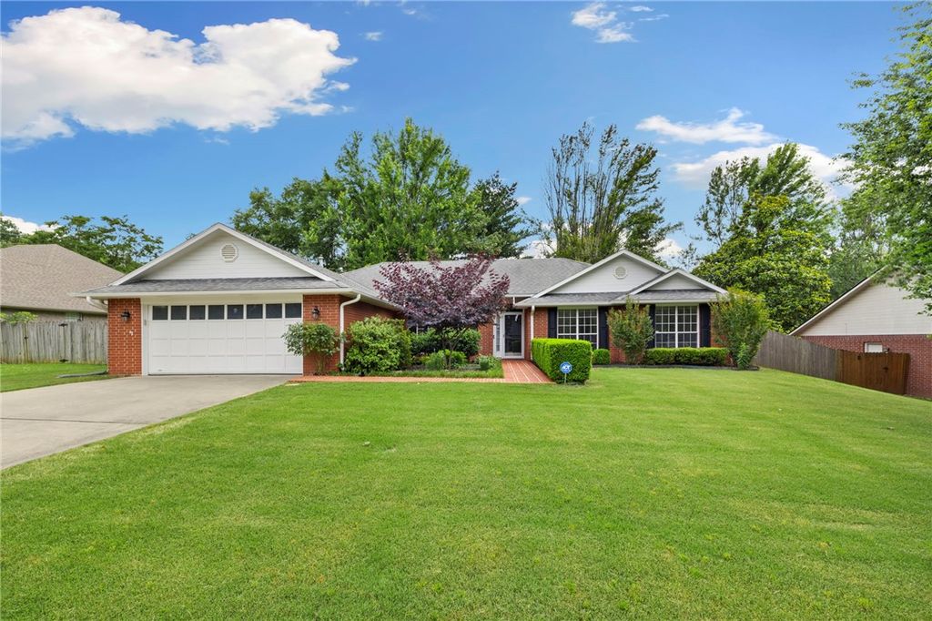 2751 Meandering Way, Fayetteville, AR 72701