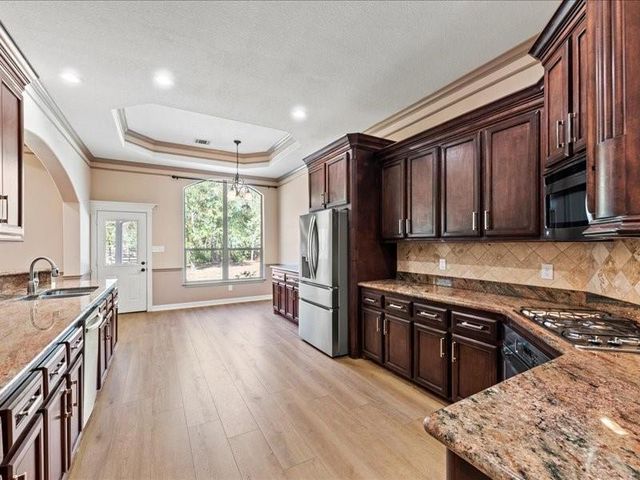 6202 Sugar Bush Drive, Magnolia, TX 77354