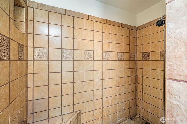 18005 Fremont Avenue N, Shoreline, WA 98133