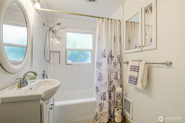 18005 Fremont Avenue N, Shoreline, WA 98133