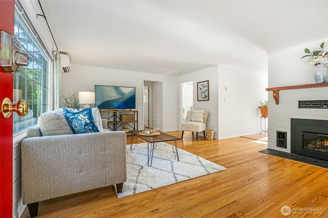 18005 Fremont Avenue N, Shoreline, WA 98133